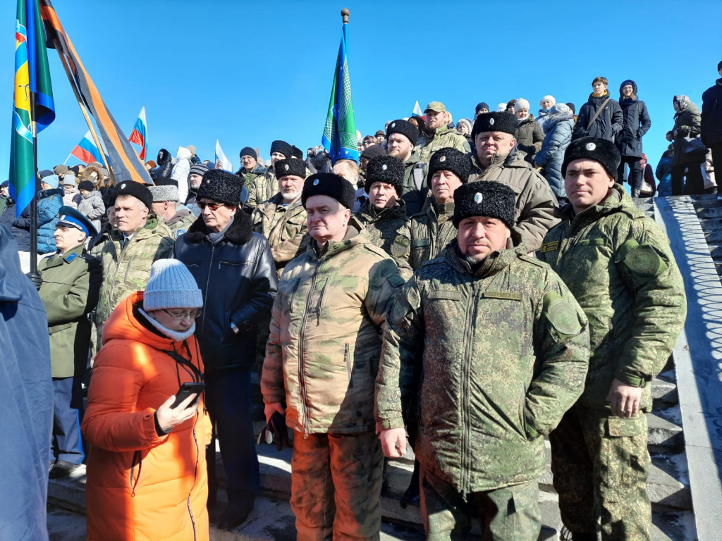 Митинг поддержки спецоперации Екатеринбург 3.jpeg